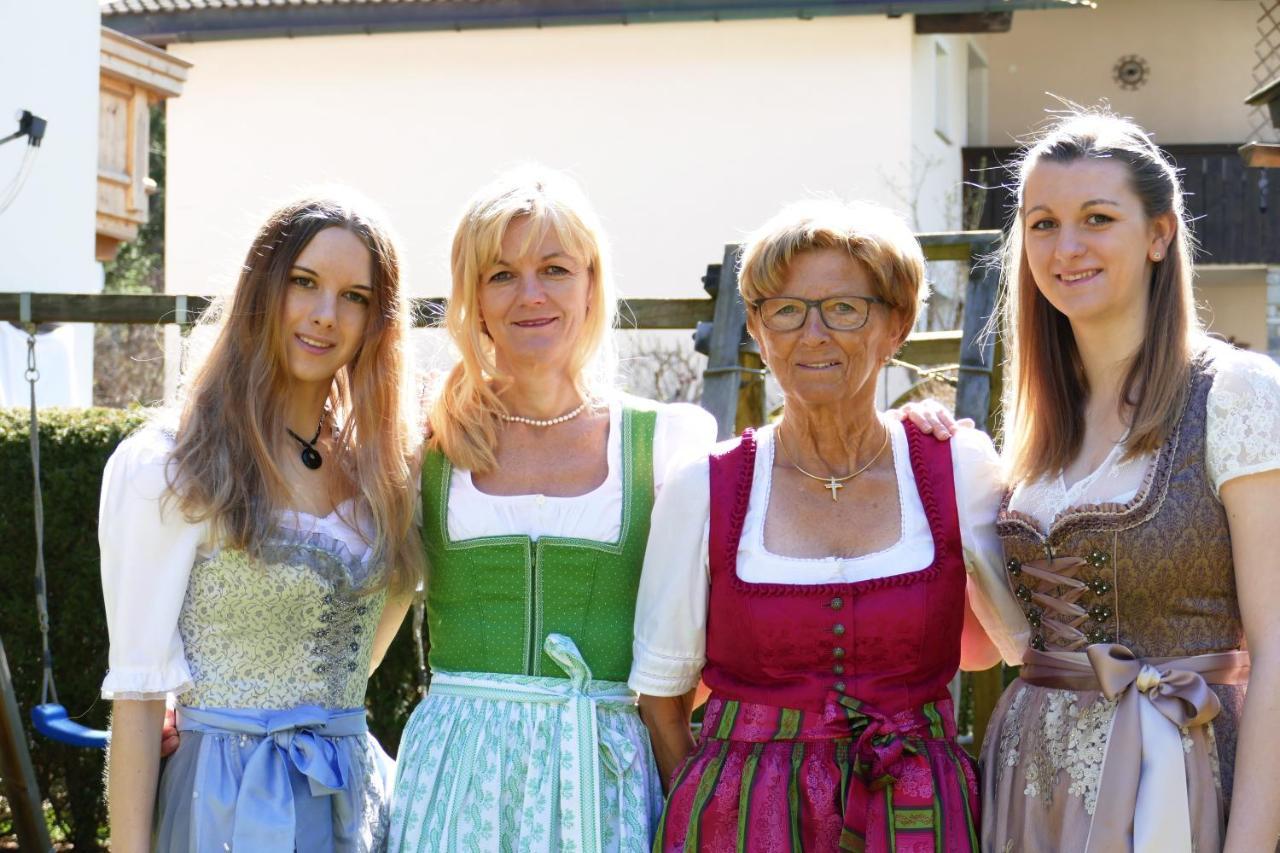 Gaestehaus Hochmuth ไมย์อาโฮเฟิน ภายนอก รูปภาพ